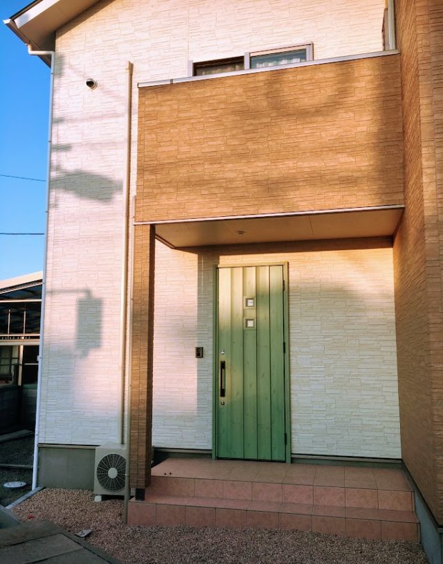 ローコスト住宅山口宇部の外観と玄関